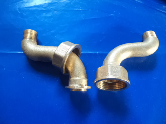 供應優(yōu)質(zhì)的燃氣表彎管接頭